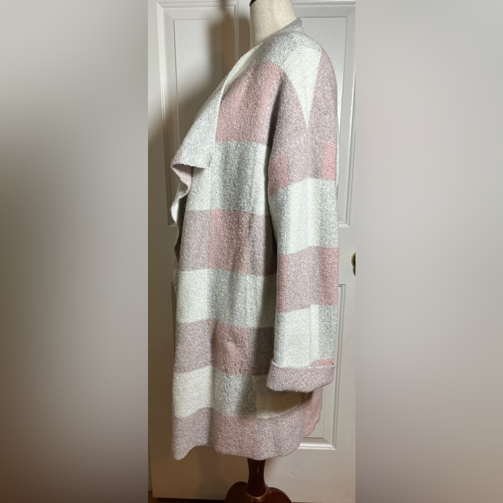 Lane Bryant Women’s Pink and Gray Plaid Cardigan - Picture 3 of 9